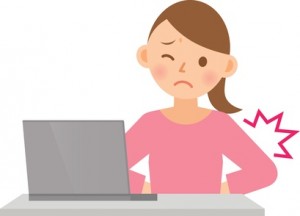 腰痛を抱える女性
